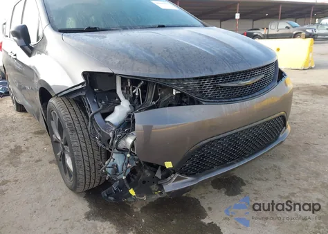 2018 Chrysler Pacifica Touring Plus z USA, uszkodzony, nr VIN 2C4RC1FG5JR316719